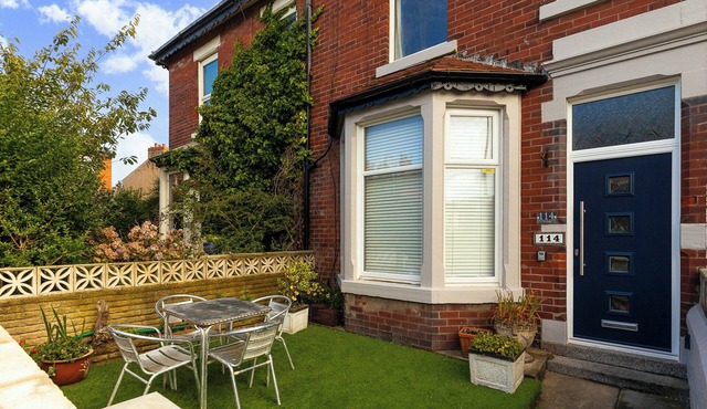 5 bedroom accommodation in Blackpool
