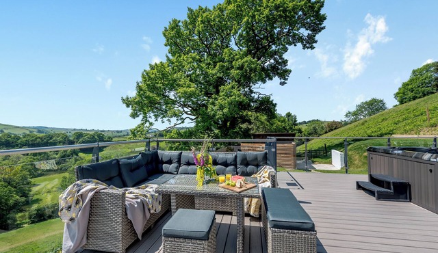 5 bedroom accommodation in Llansawel, near Llandeilo
