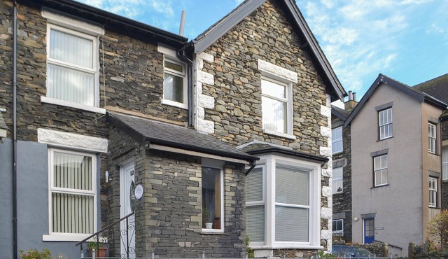 5 bedroom accommodation in Windermere