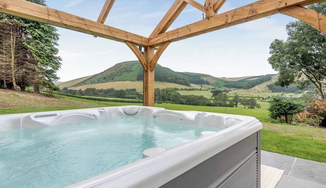 5 bedroom accommodation in New Radnor, near Presteigne