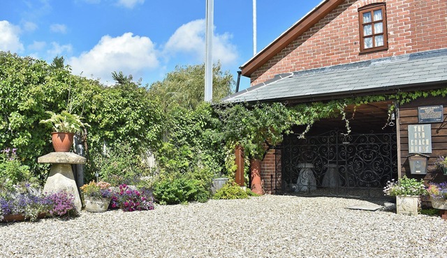 5 bedroom accommodation in East Burton, near Wareham