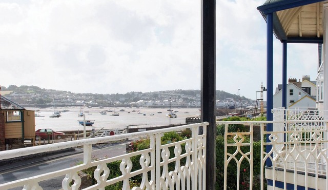 5 bedroom accommodation in Instow, near Bideford