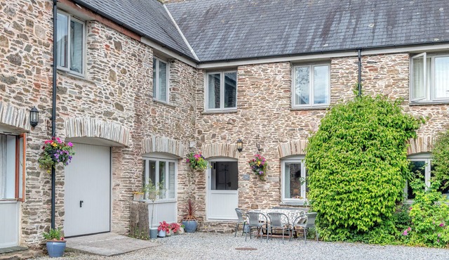 5 bedroom accommodation in Slapton
