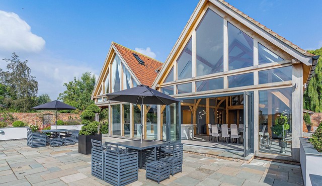 5 bedroom accommodation in Ryther
