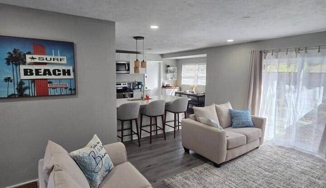 5 Bedroom Home Minutes from Attractions & Downtown