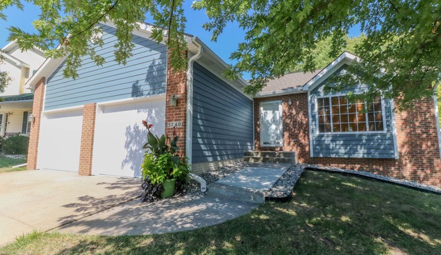 5 Bedroom Lincoln Home 10 Minutes from Downtown
