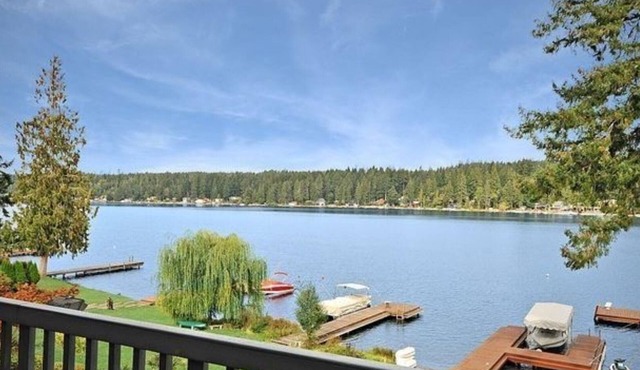 5-Bedroom Plus Sleeper Rm above Garage, 2 1/2 baths ~ Mason Lake Waterfront Home