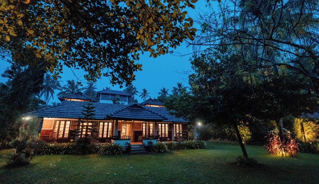 5 Bedroom Pool - Madilina Heritage Villa in Chendamangalam, North Paravur