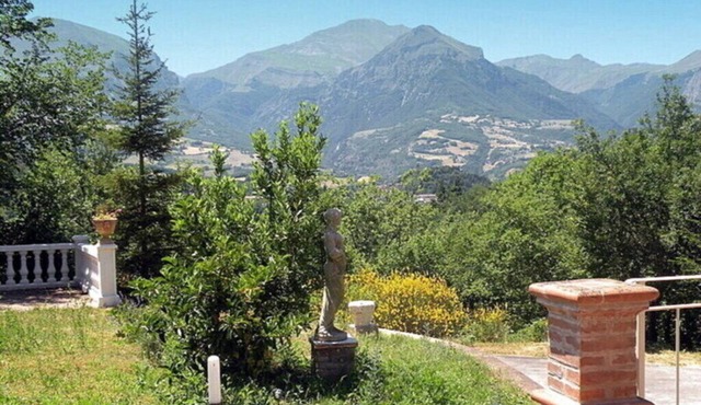 5 Bedroom Villa in Montefortino