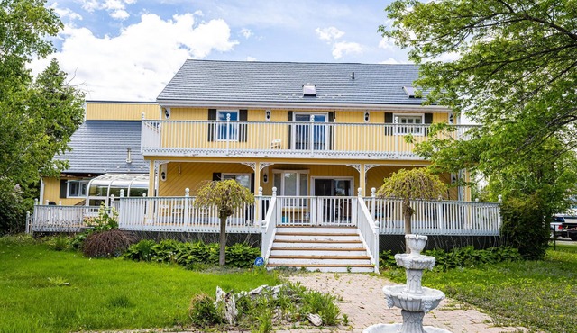 5-Bedroom Waterfront Cottage