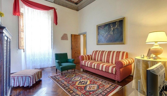 5 Bedrooms apartment with fresco paintings
