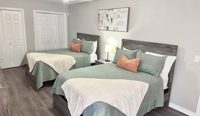 5 beds, 2 car garage, Backyard & Great Location