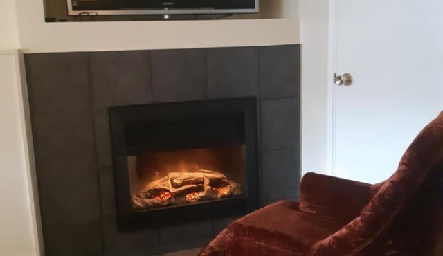 5 Beds 3 Full Bathrooms 3 Bedrooms, Quiet Day & Night, 15 Minutes Walk to 2 Beaches, Large Guest Yard, Kids Gym & Games, 4TVs, Breakfast, WorkStation, Laundry, Kitchen