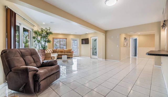 5 BEDS House w/Private Dock & Free Boat Parking & Fishing & Kayaking