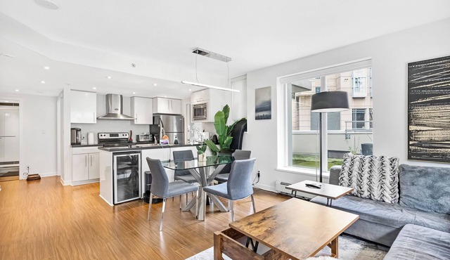 5 BR & 3 BTH Entire 3 Floor Townhome-Rooftop