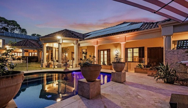 5 BR 4B Pool Yoga Near Turf Club and Hota