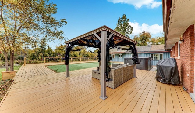 5 BR Creekside Escape I Hot Tub I Fire pit I BBQ
