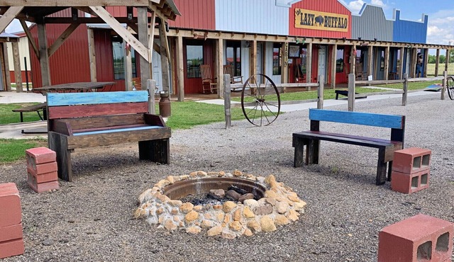 5 Cabins at The Lazy Buffalo, Wichita Mountains Cache Lawton Fort Sill sleeps 16