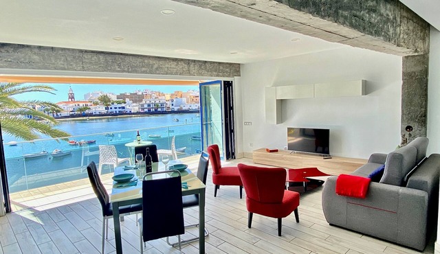 5 * Charco Loft first line of the sea
