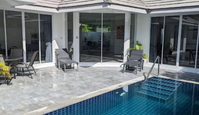 5 Islands Pool Villa only 100 meters walk to the beach!