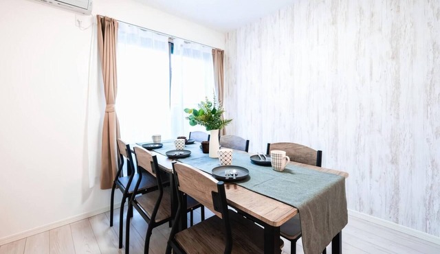 5 min walk from Korean Town, 7 min walk from JR Tsuruhashi Station, 1 year old, single family house, 3LDK, convenient location for walking and eating.