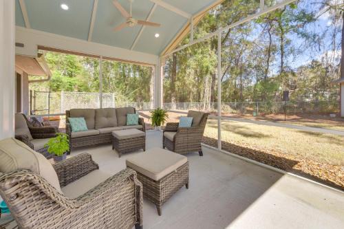 5 Mi to Dtwn Beaufort: Home w/Screened-In Patio