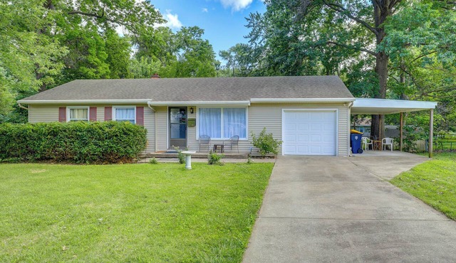 5 Mi to Kansas City Stadium! Bright Home w/Yard