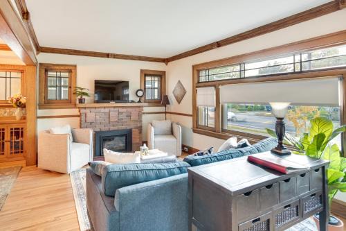 5 Mi to Mall of America: South Minneapolis Home