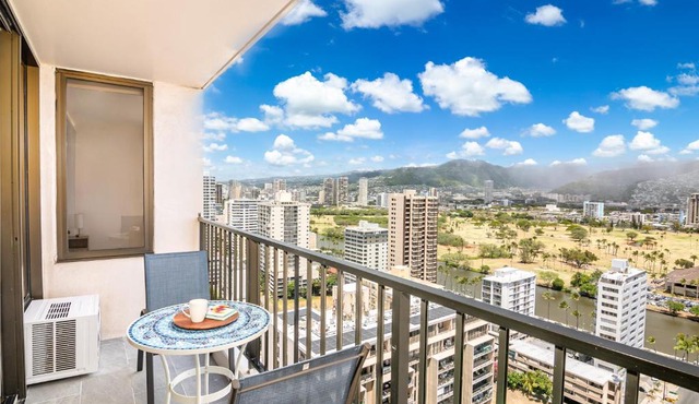 5 min Beach Walk, Upscale with Parking, No Resort Fee