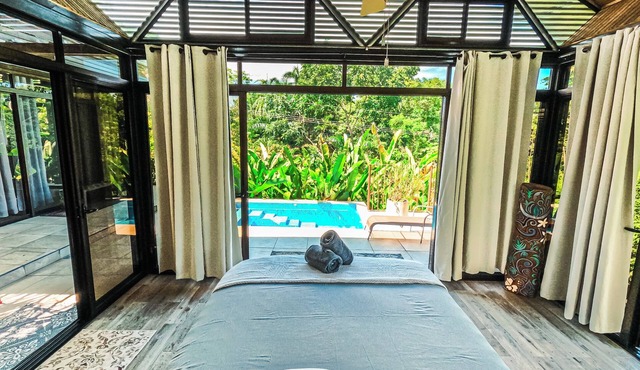 5 min to beach-private pool-great for couples