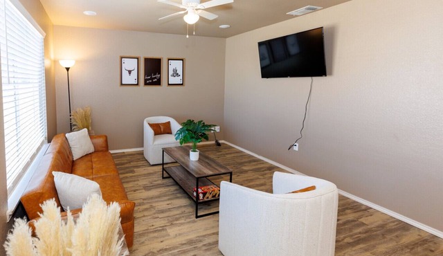 5 min to Lubbock Airport · 10 min to TTU · Budget