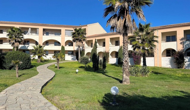 5 min walk from the sea in North Corsica in a residence with 2 swimming pools