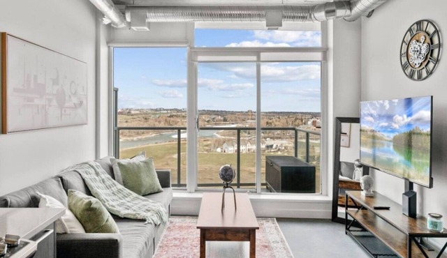 5 mins from Stampede | King Bed | Sofa Bed | AC