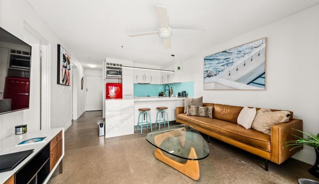 5 mins walk to Hastings Street