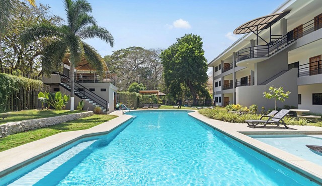5-minute Walk to Beach & Town - Gated - Pool & BBQ