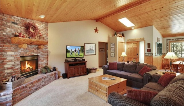 5 Modoc-Sunriver, Oregon: Hot Tub, BBQ, WiFi, SHARC Aquatics, Tubing Hill, Mt. Bachelor, Golf, Deschutes River, Tennis, Bike Paths