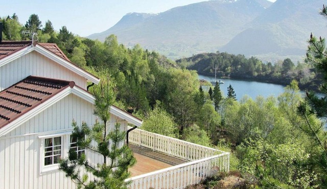 5 person holiday home in GURSKØY