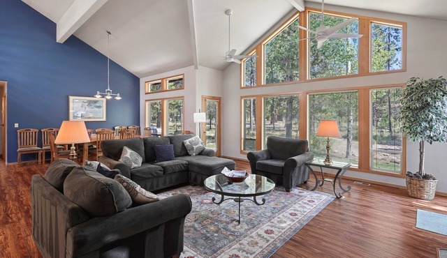 5 Primary Suites, Hot Tub, SHARC, A/C, Steps to Village & SHARC!