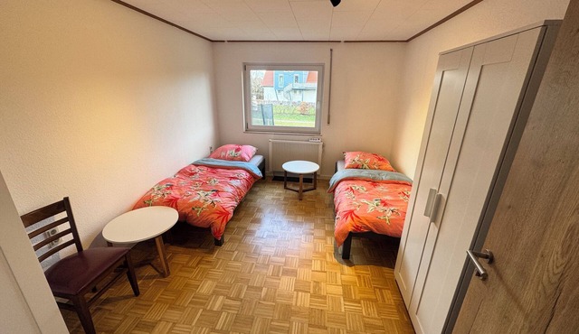 5 room apartment with balcony and parking spaces