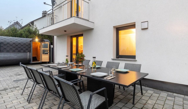 5-Star Holiday Home: Sauna, Hot Tub & Kids’ Area