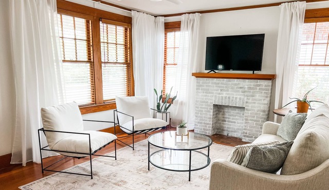 5 Star Luxury Retreat 3BR East Hill Premium Rental