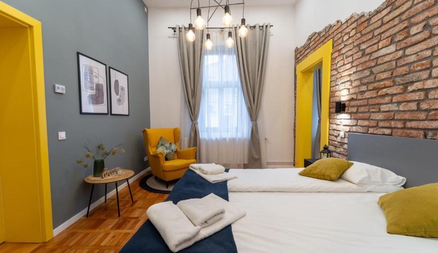 5 star Luxury Studio-Old Town Center