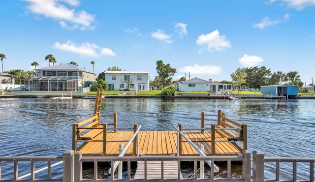5-STAR WATERFRONT HOME DIRECT GULF ACCESS, GOLF CART & KAYAKS INCLUDED
