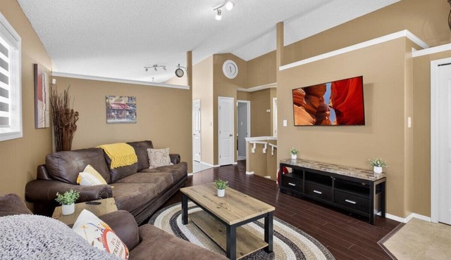 5 Themed Bedrooms | Sleeps 10 | 2 Living Rooms | King Suite