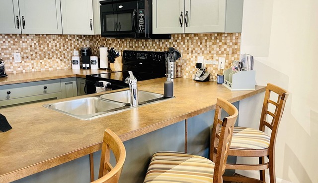 5 ⭐️ - Unit 210 - Sol Terra Stays - 3bdrm 2 bath Condo That Feels Like Home
