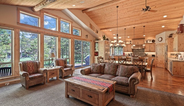 5 Vine Maple 6 Bedroom Home by Redawning