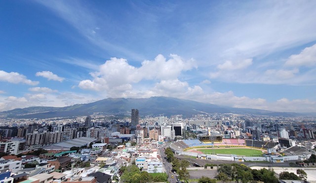 500 Excellent panoramic view, olympic stadium, park, mountain swimming pool