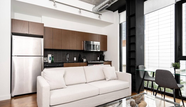 (508)Downtown Bright & Cozy 1 Bdr Glasshouse+Fast WiFi(311)