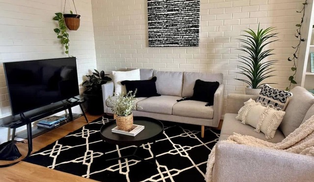 508 Light and Delightful 1BR Balcony-Parkng-Pool