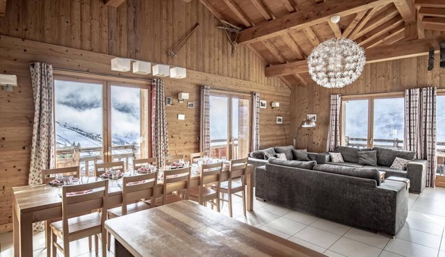 50m from shops, 1st floor, sauna, terrace, balcony, fireplace or stove, tv, ski locker, 147m²